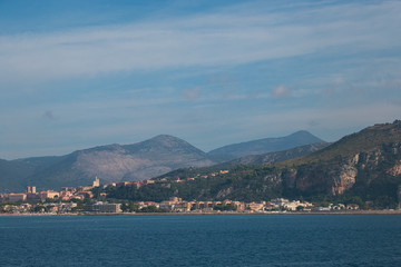 Veduta panoramica di Terracina vista dal mare