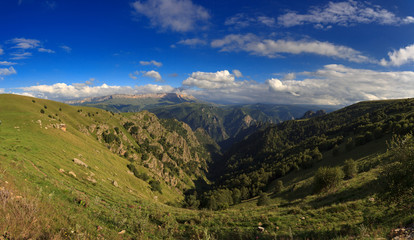 Obraz premium Panoramic view of the high plateau in the North Caucasus in Russia.