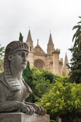 Fototapeta premium ESFINGE Y CATEDRAL PASEO MALLORCA 