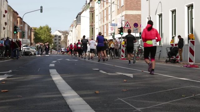 l&auml;ufer bei k&ouml;ln-marathon