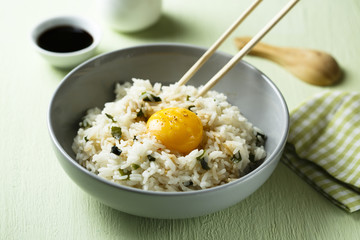 Rice cooked with wakame and egg yolk