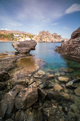 Fototapeta na wymiar Kleine Bucht mit Felsen und Steinen im Süden von Kreta