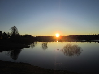 Восход солнца. Река Воч.