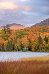 Obraz premium Building surrounded by fall color at sunset in New England