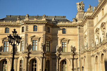 Fototapeta na wymiar Palais du Louvre à Paris, France