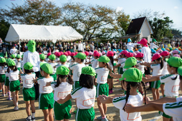 運動会幼稚園の子供達バックグラウンド