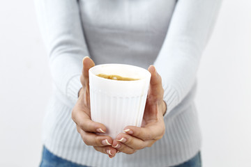 hand holding a coffee cup