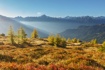 Herbstmorgen in den Bergen von Österreich