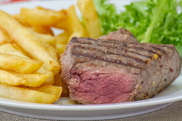 pavé de boeuf et frites