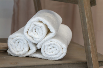 Obraz na płótnie Canvas white towels at interior of a sauna