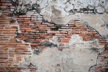 The old wall surface is ruptured and dilapidated, as is the cons