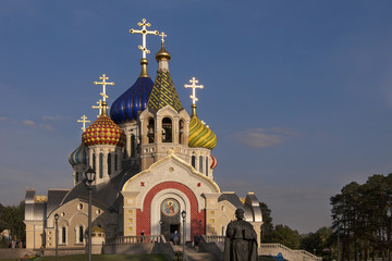 Fototapeta na wymiar Cathedral of the Saint Igor of Chernigov in the Novo-Peredelkino District in Moscow. The domes with bright colors and patterns are like Saint Basil's Cathedral