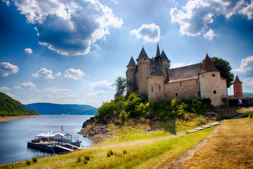 Le Château de Val et le Lac de Bort