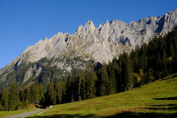 Fototapeta na wymiar Rosenlaui Valley and mountain ranges near Meiringen, Switzerland