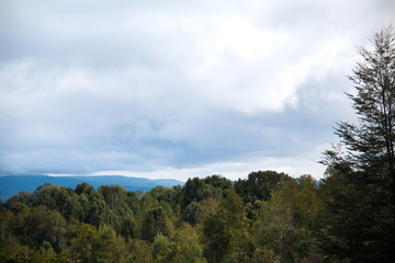 Hermoso paisaje de cielo con nubes y luz del sol