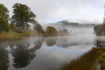 Fototapeta na wymiar Morning mist reflect on the pond