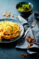 spagetti mit blatt pesto
