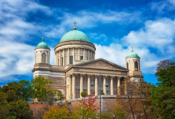 Fototapeta na wymiar View on the famous Basilica of Esztergom