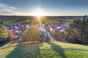 Deutschland, Bayern, Allgäu, Kirche St. Jakobus in Mindelau, Luftaufnahme