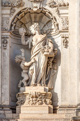 Fototapeta na wymiar Statue an der Semperoper Dresden