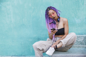 urban black woman holding a phone in her hand