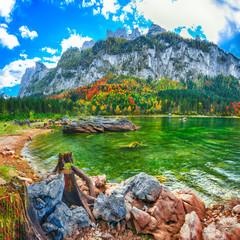 Obrazy na Plexi  Piękny widok na idylliczną kolorową jesienną scenerię jeziora Gosausee w Austrii