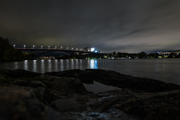 Obraz premium bridge at night - västerbron in stockholm