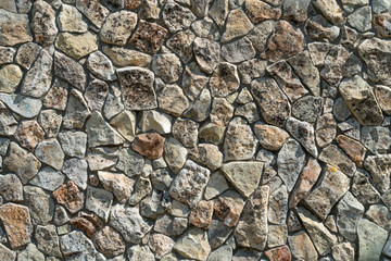Wall of natural stone without the use of cement