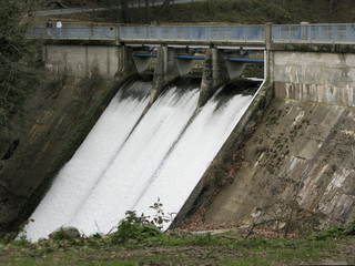 PANTANO SALIENDO AGUA EFECTO SEDA