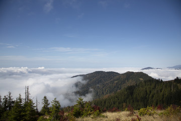 Fototapeta na wymiar Cloudy mountains