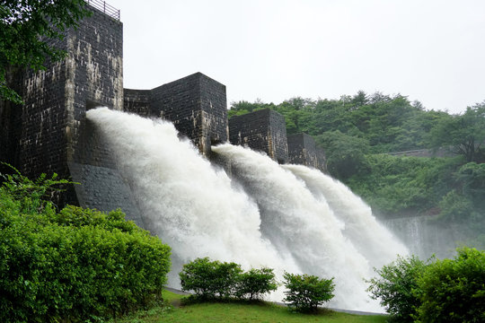 「豊稔池ダム」の写真素材 246件の無料イラスト画像 Adobe Stock