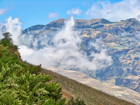 Alausi, trek along Devils Nose (Nariz del Diablo)