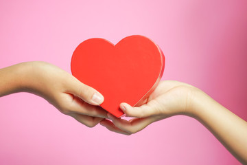 Hand holding the heart.  ハートを支える手