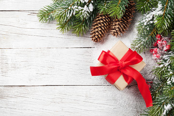 Fototapeta na wymiar Christmas gift box and fir tree
