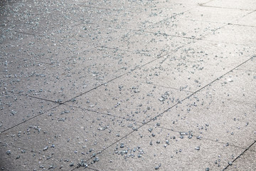 Obraz premium Broken glass on the ground