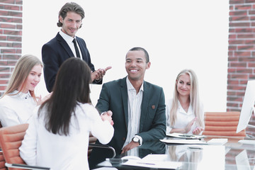 Fototapeta premium business team applauding business partners after signing the contract.