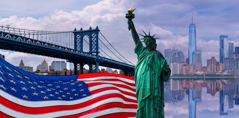 Obraz premium Manhattah skyline and Statue of Liberty, Landmarks of New York City with Manhattan building background