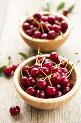  Bowls with cherries