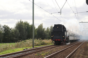 Obraz premium Old museum stream locomotive train at railroad track between Gouda and Rotterdam at Moordrecht.