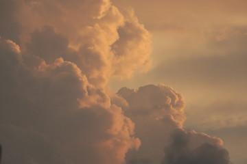 Nubes al amanecer 