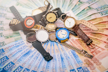 A lot of hours are on banknotes of different denominations of the Russian Federation. The concept of time is money.