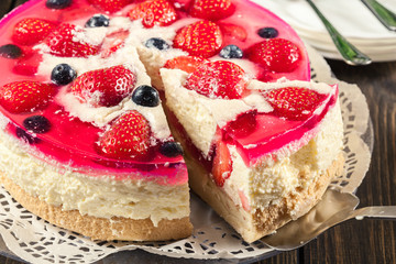 Cheesecake with strawberries, blueberry and jelly