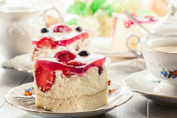 Cheesecake with strawberries, blueberry and jelly