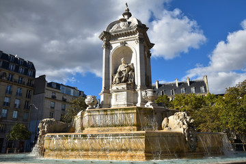 Fototapeta na wymiar Fontaine Saint-Sulpice à Paris, France