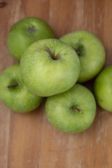 yeşil elmalar