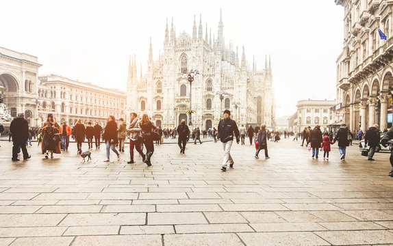 Fototapeta Blurred people walking in front of Duomo square in Milan - Defocused crowd on italian metropolis center