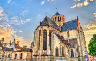 Fototapeta na wymiar Saint Michel church in Dijon, France