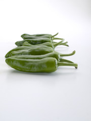 Hilera de pimientos enteros verdes de Gernika