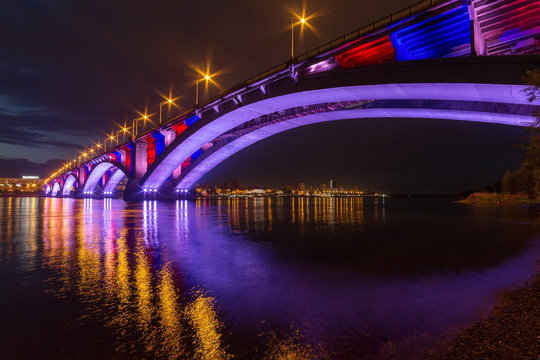 Fototapeta Reflection of the Communal Bridge in the Yenisei river, Krasnoyarsk, Russia. Urban landscape