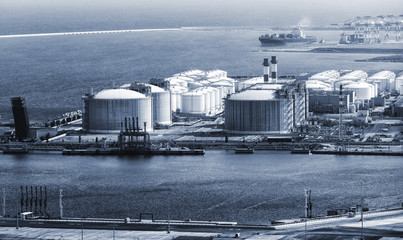 Obraz premium modern sea port on sunny day